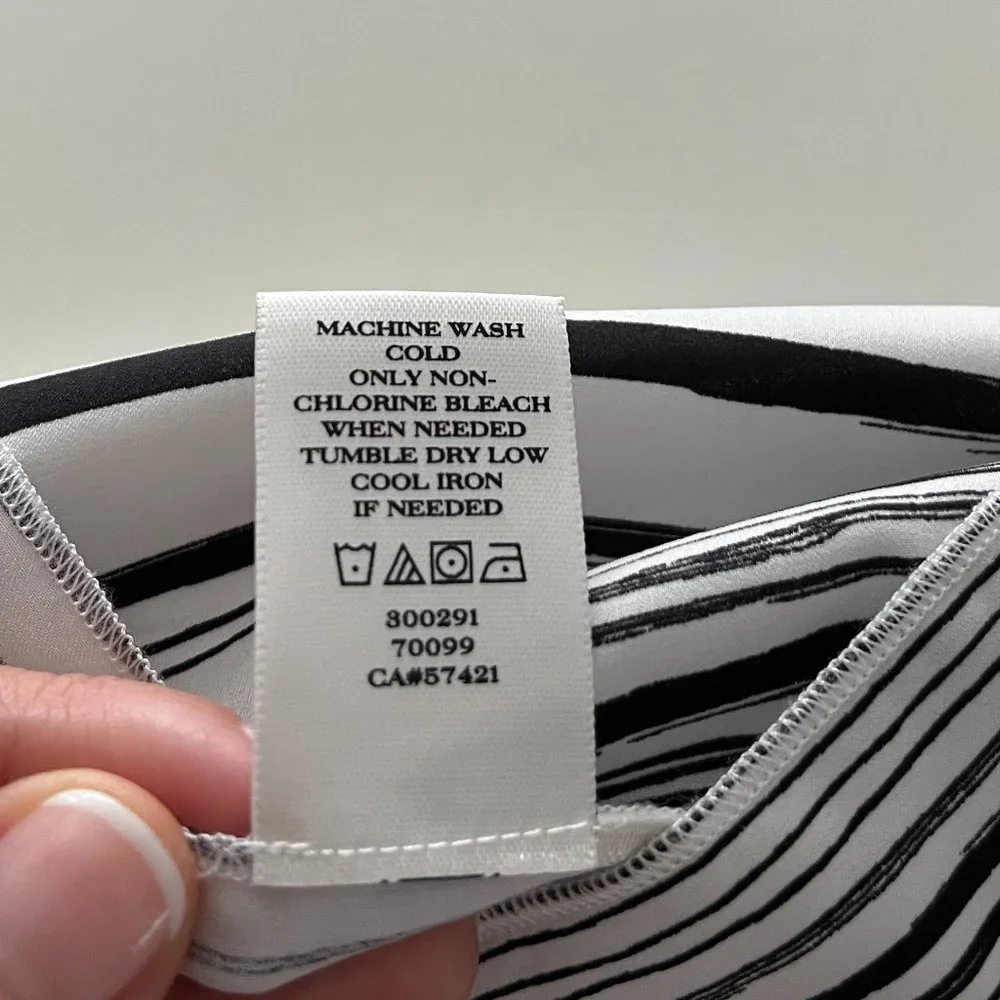 Ann Taylor black & white sleeveless asymmetrical blouse shirt top sz S